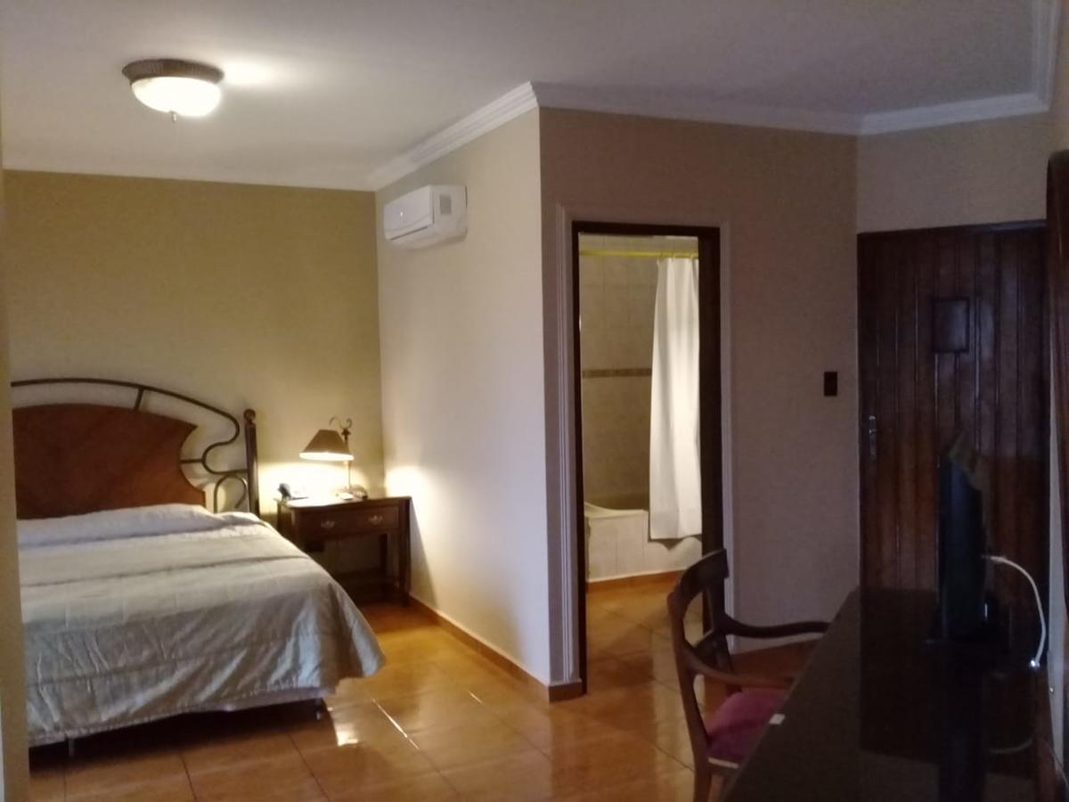 Hotel Puerta Del Rey Santa Cruz de La Sierra Buitenkant foto